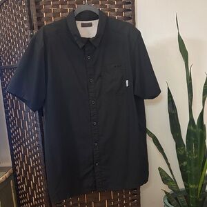 Columbia Black Short-Sleeve Button-Down Shirt